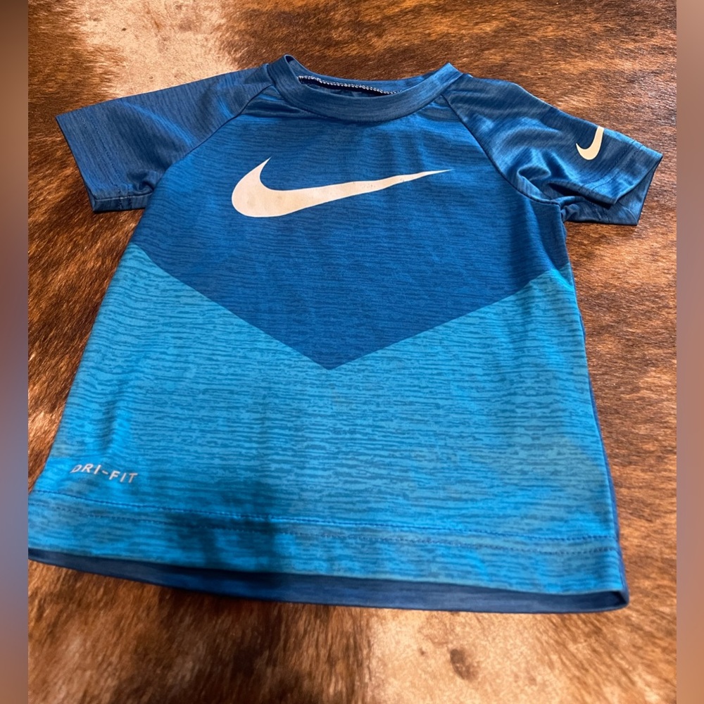 Toddler Boys Nike Tee, size 2T!